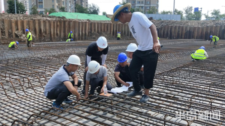 发力|青岛欢乐滨海城规划横A2号路打通工程正在施工 解决居民出行“最后一公里”