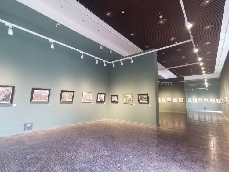 青岛|青岛六中教师郑敦强个人画展暨2020届毕业学生习作展在青岛美术馆开幕 为期10天