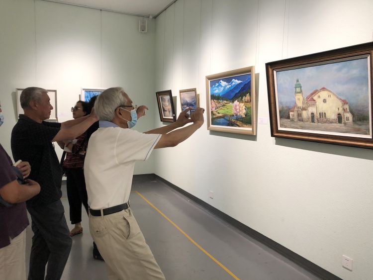 校友|“百廿礼贤”青岛九中校友书画展开幕 礼贤门楼再现校友深情忆母校