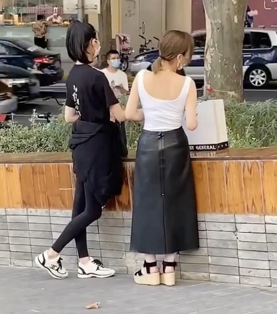 |发糖！何猷君手机屏保曝光 是求婚奚梦瑶时的合照