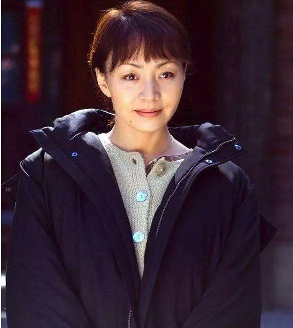 宋丹丹|宋丹丹25岁照片曝光 肤白貌美身材火辣 网友热议：本山误了丹丹啊