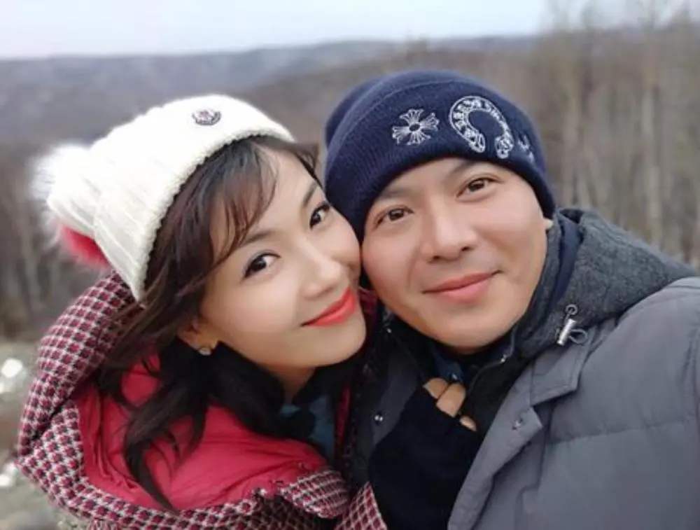 |王珂正面回?fù)敉顿Y虧損謠言 深情告白劉濤“愛你的王”