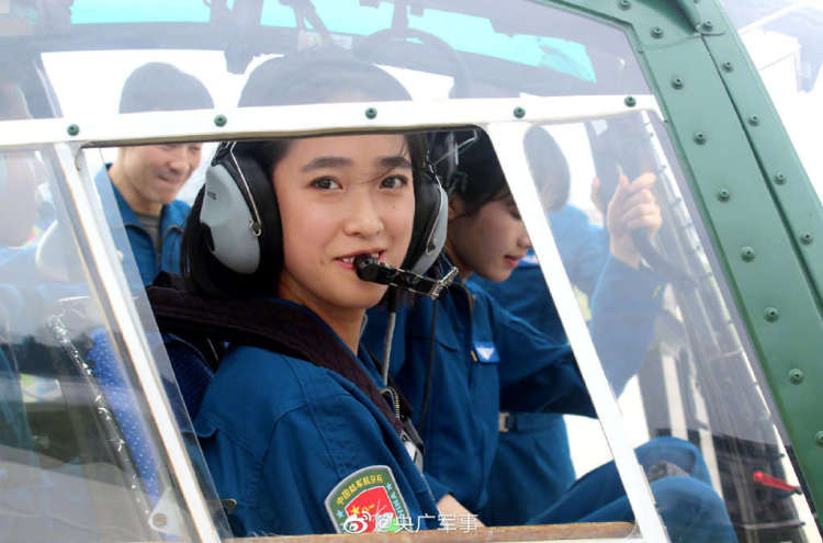 10|飒！陆军首批10名女飞行学员首次单飞