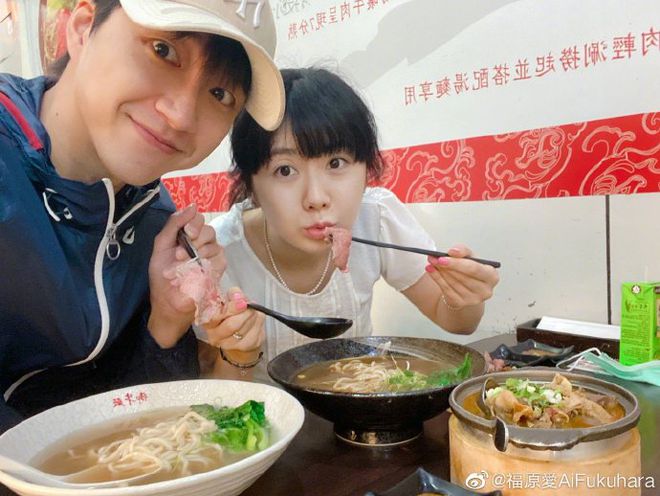 |3岁女孩边哭边打乒乓球 福原爱看后：我懂你的心