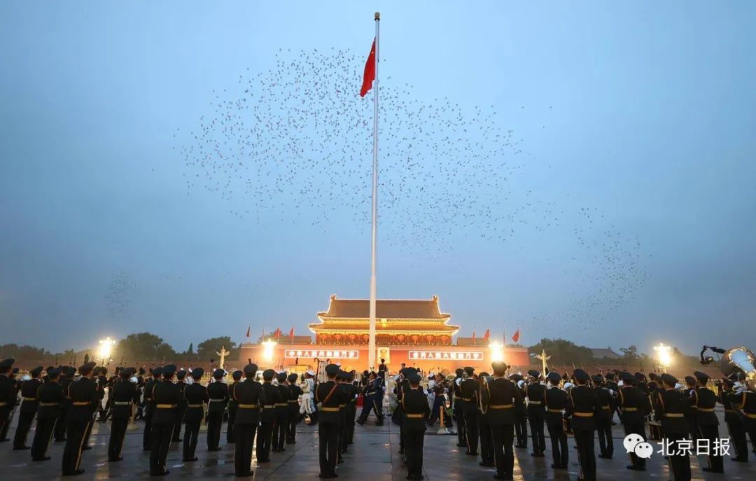 中国万岁!"五星红旗,你是我的骄傲!祝福祖国!