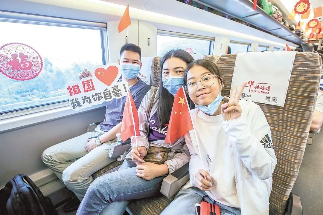 |“坐着高铁看中国”首日驶向英雄之城