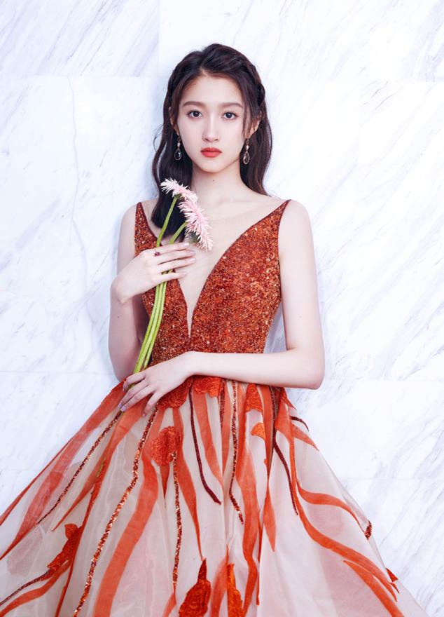 鹿晗|鹿晗关晓彤难得同场献艺，网友呼吁鹿晗多教教女朋友怎么唱歌