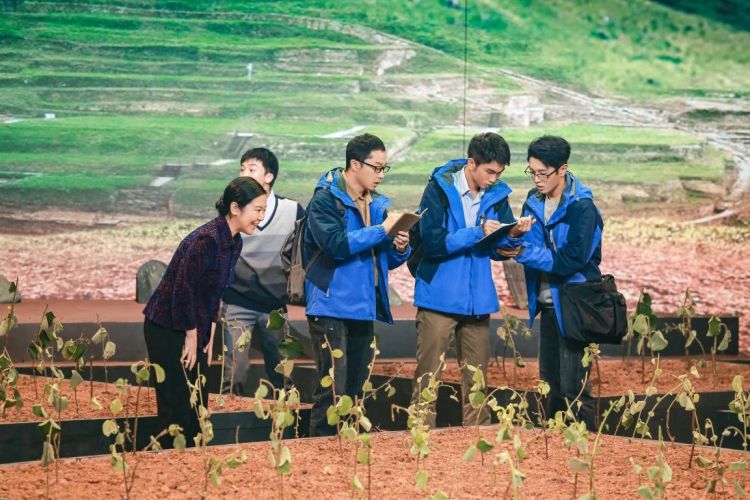 牛骏峰|10月4日晚《青春在大地》和牛骏峰李汶翰一同探寻令人振奋的“科皮速度”