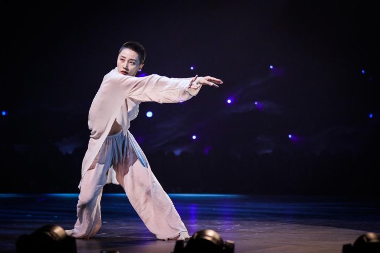 一骑|《舞蹈风暴2》首期收视一骑绝尘 各种天花板打架绝了