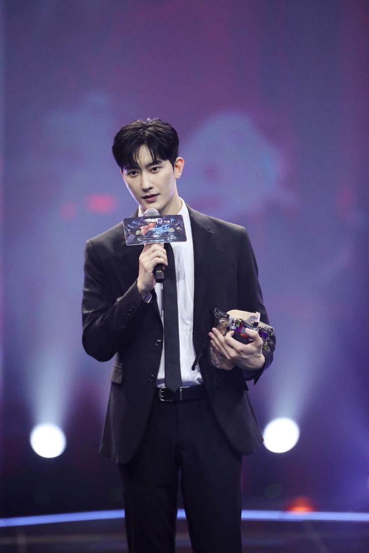 舞王|《蒙面舞王》周觅张紫宁姚柏南荣耀揭面 “小兔子不乖”实力爆棚获赞