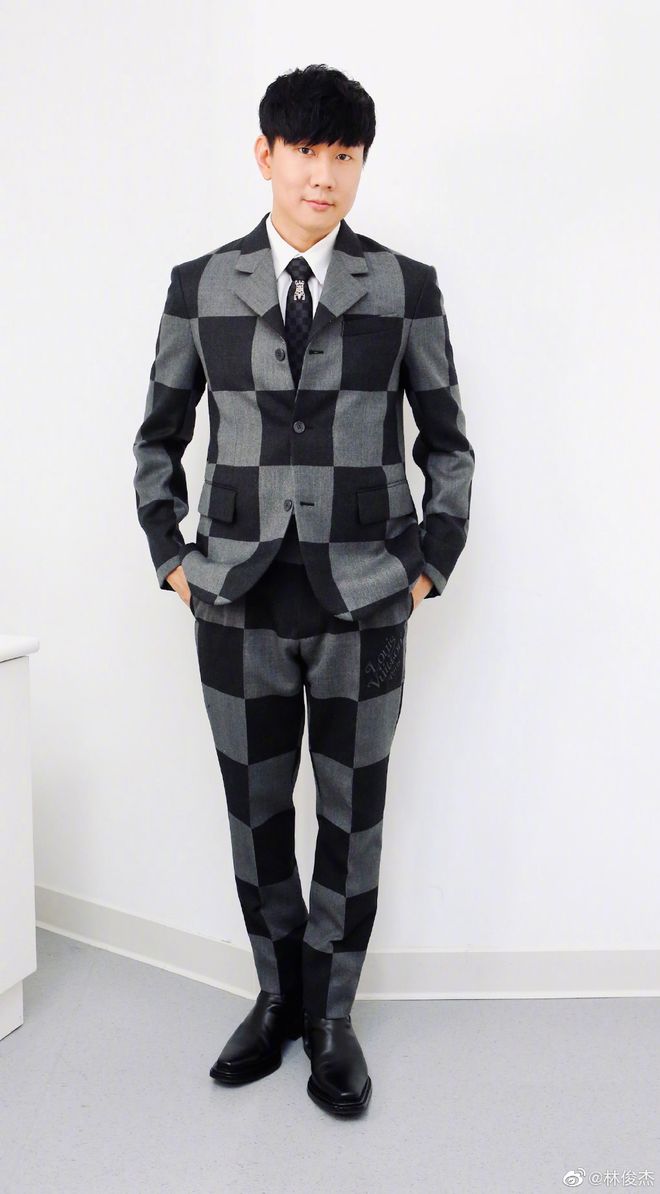 |追星現場！王源買千張林俊杰新專 譚松韻開心連線