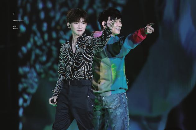 |追星現場！王源買千張林俊杰新專 譚松韻開心連線