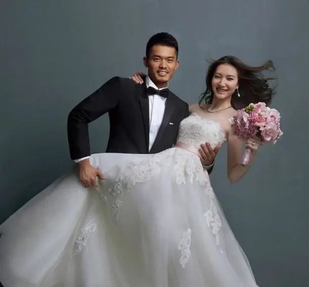 |走出摸臀門風波！謝杏芳曬甜蜜舊照示愛林丹