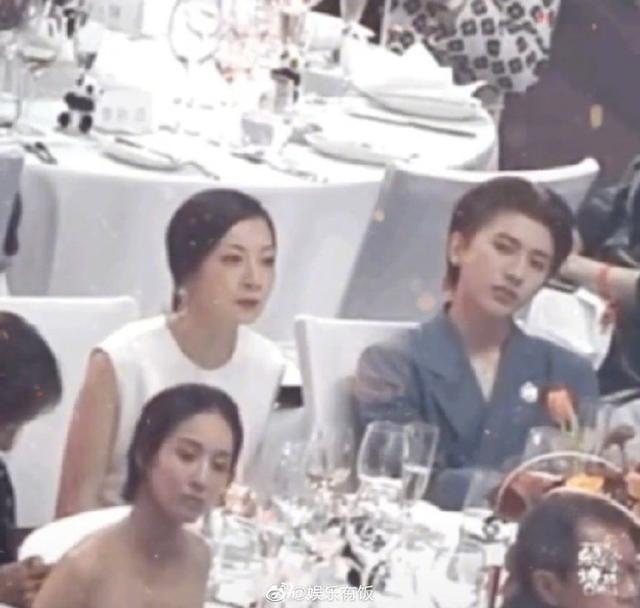 同框|蔡徐坤張鈞甯時(shí)隔8年再次同框 小男孩如今已長成大明星