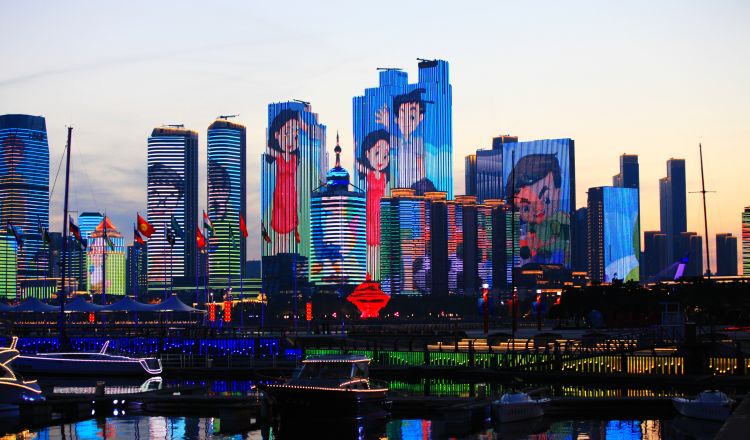 青岛产业占经济总量的比重_青岛经济广播方圆(2)