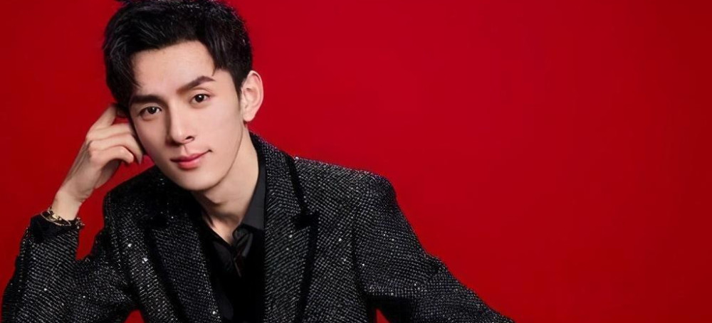 张韶涵|现场追星！李佳琦趴窗户上看张韶涵好像壁虎 网友：已笑喷