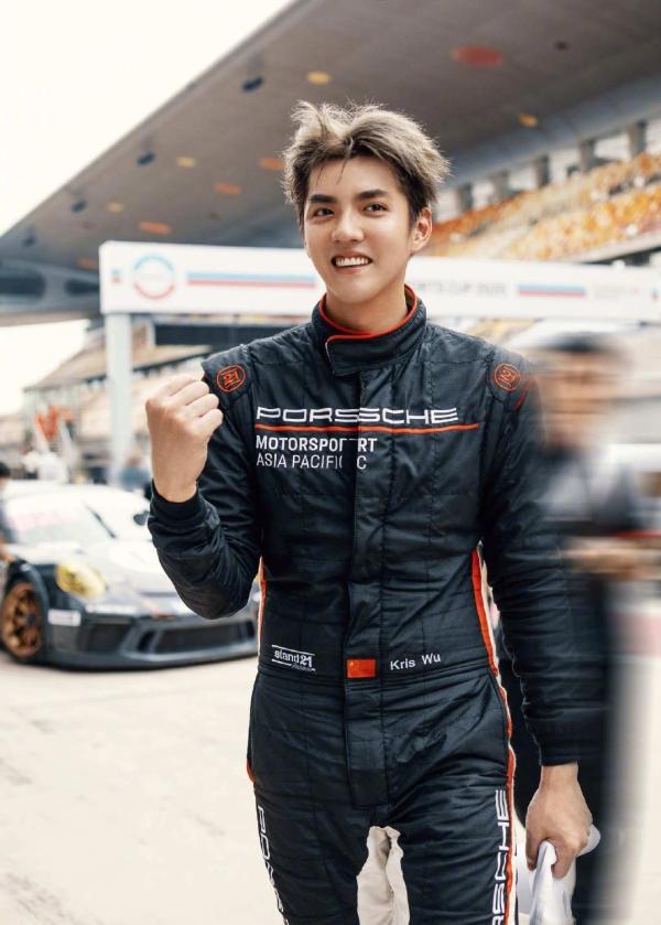 吴亦凡|吴亦凡又闷头干大事！赛车生涯首秀获得双冠 专业车手表示水平不错