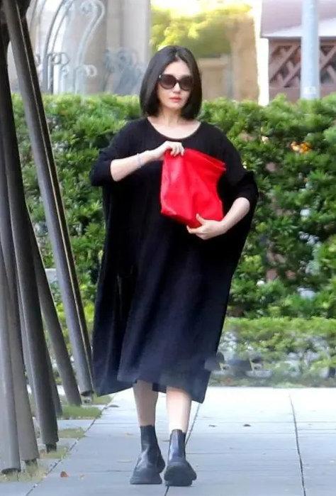 大S|大S終于瘦了 現(xiàn)身與小S姐妹聚餐，面露疲態(tài)略憔悴