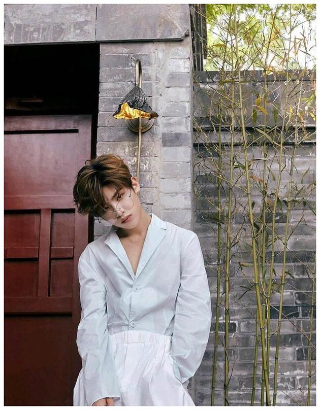 黄明昊|乐华娱乐回应黄明昊妈妈欠款：只是担保人 黄明昊依然开豪车玩乐