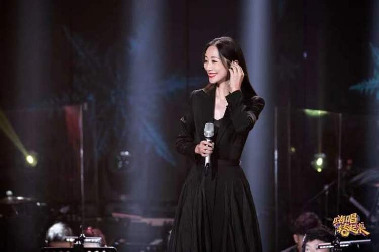 张萌|三大女神嗨唱同台 57岁李玲玉气质状态抢眼