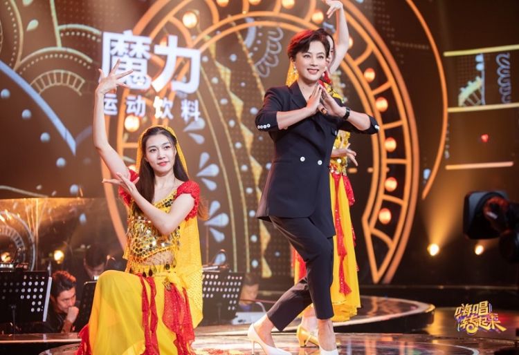 张萌|三大女神嗨唱同台 57岁李玲玉气质状态抢眼