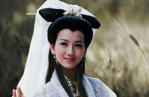 趙雅芝|“白娘子”趙雅芝慶祝66歲生日 手捧鮮花凍齡宛如少女