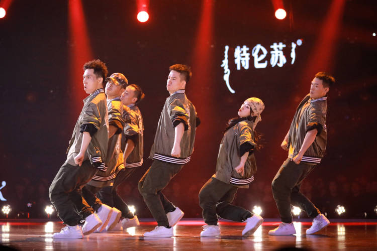 斗舞|《舞蹈风暴2》炸裂斗舞：街舞团遭遇最大危机！张艺兴严格要求引争议