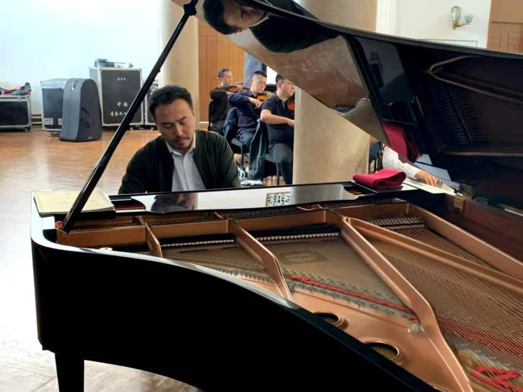 德沃夏克|青岛交响乐团“雅乐惠民”音乐会绝了！贝多芬、德沃夏克名曲上演 还有《今夜无人入睡》