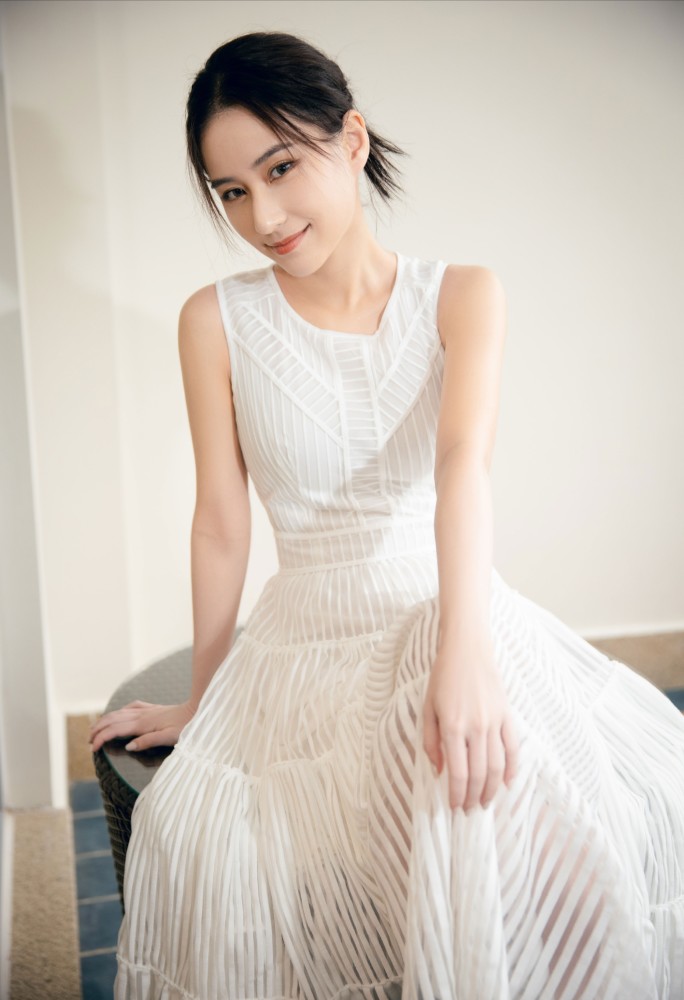 窦骁晒何|窦骁晒何超莲会计师硕士毕业证 笑称未来留不了私房钱了