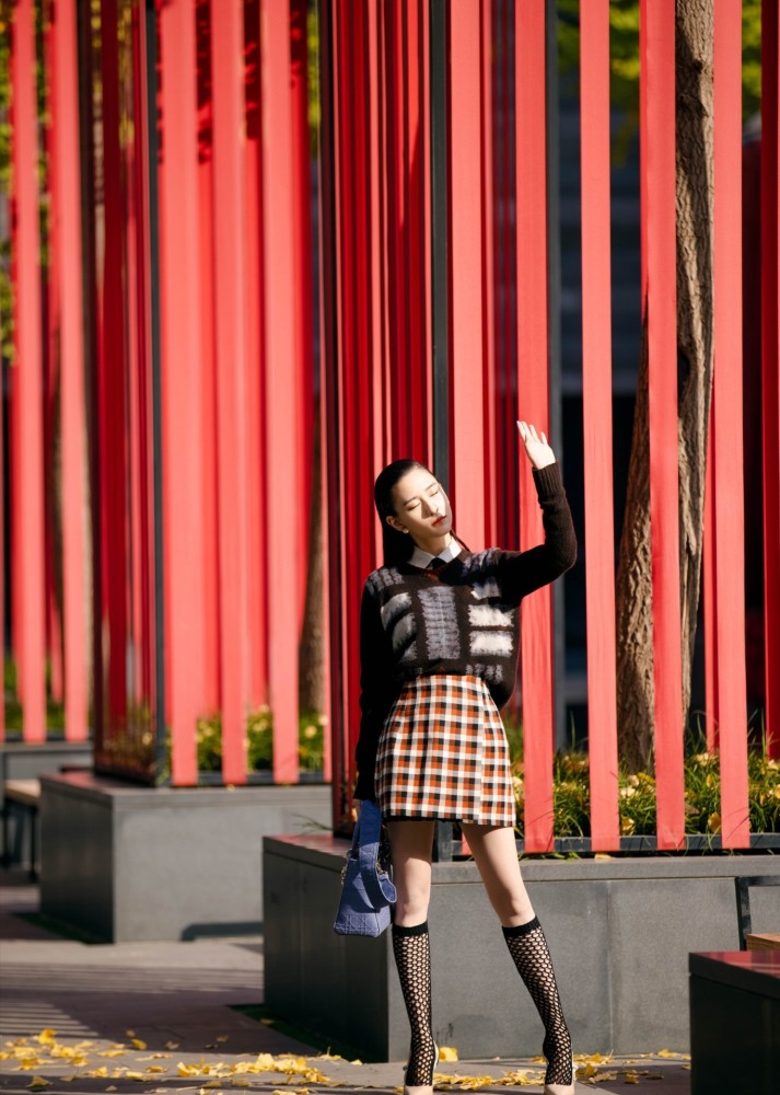 窦骁晒何|窦骁晒何超莲会计师硕士毕业证 笑称未来留不了私房钱了