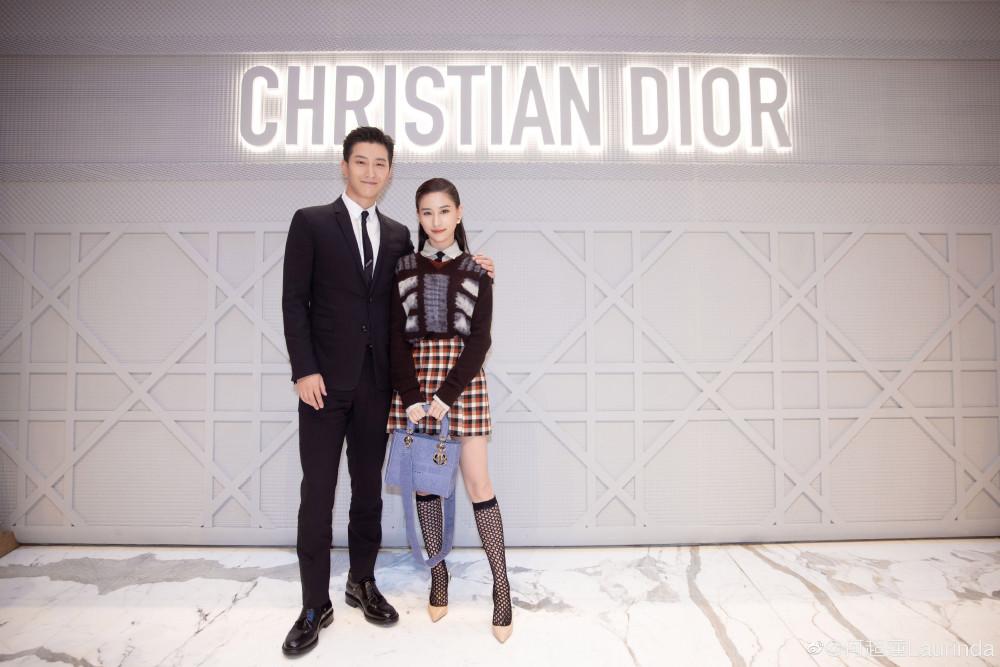 窦骁晒何|窦骁晒何超莲会计师硕士毕业证 笑称未来留不了私房钱了