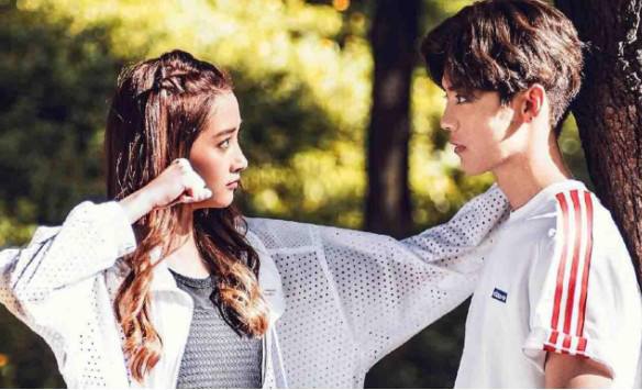 |新狗粮来了 鹿晗关晓彤戴情侣帽暗戳戳秀恩爱