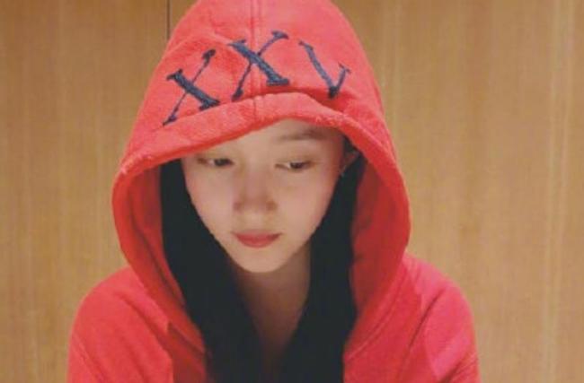 |新狗粮来了 鹿晗关晓彤戴情侣帽暗戳戳秀恩爱