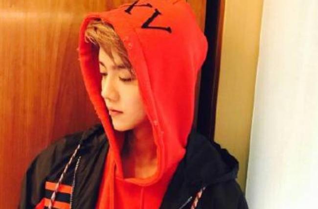 |新狗粮来了 鹿晗关晓彤戴情侣帽暗戳戳秀恩爱