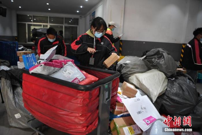 11|“双11”快递包装去哪了？收废品大妈一天收800斤纸箱