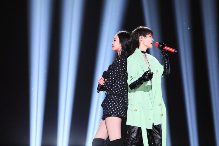 18|年仅18岁！单依纯成为“好声音”史上最年轻总冠军！