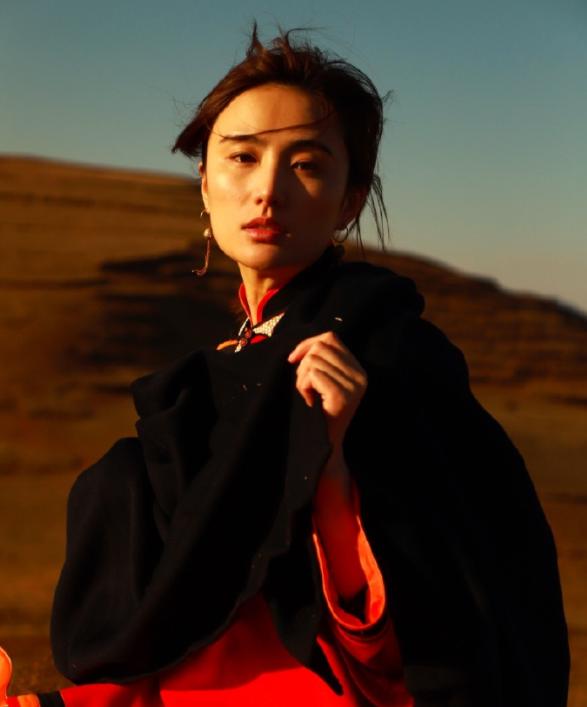 超模|李亚鹏疑似与90后超模有新恋情，女方身材一流曾是选美冠军