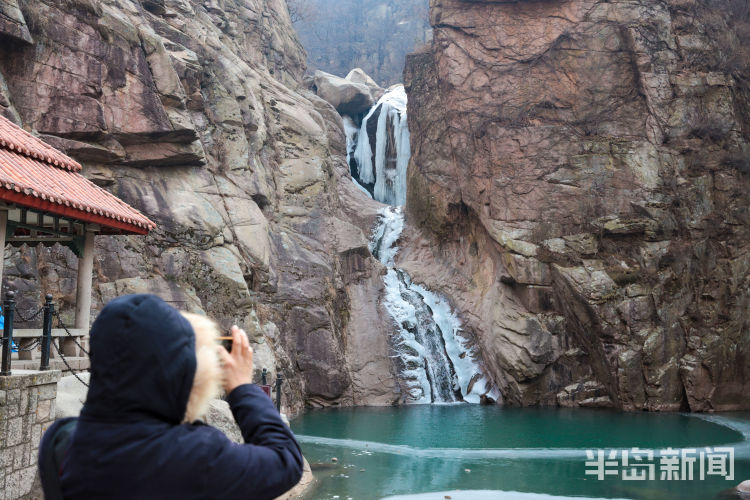 一早冲上热搜青岛崂山景区开启冰瀑美景模式