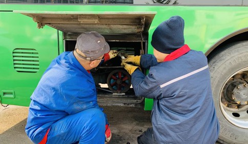 低溫寒潮天氣來襲，青島公交嚴陣以待守護市民出行