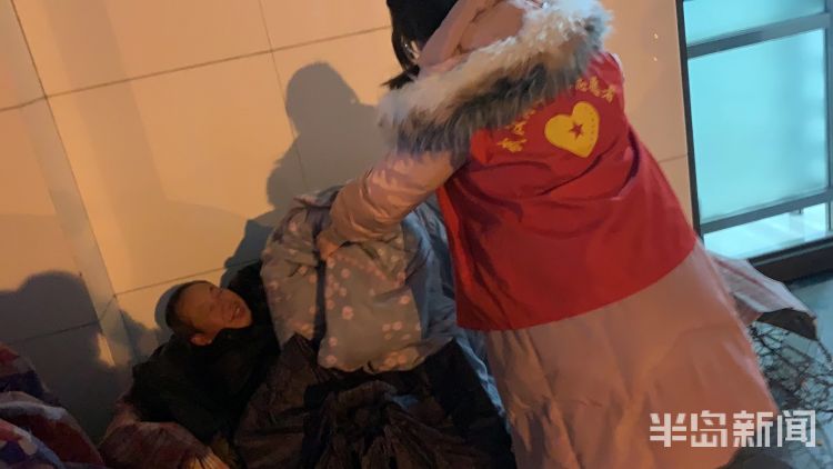 国内 跟温雄展和王薇夫妇一样,一年前,何雅梅同样选择在武汉宣布封城