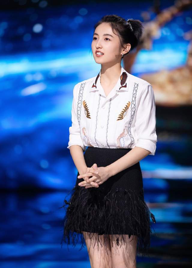 张子枫吴磊路透照张子枫穿泳衣太羞涩吴磊大秀身材