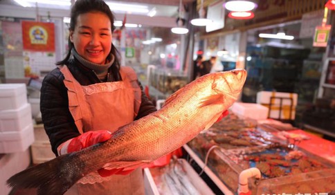 小港海鲜市场：过年“味极鲜”