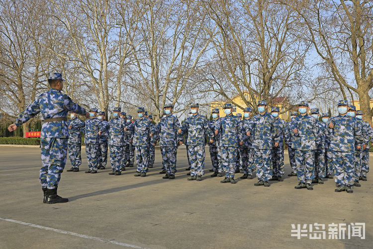 新兵请入列北部战区海军某训练基地迎来首批春季入伍新兵