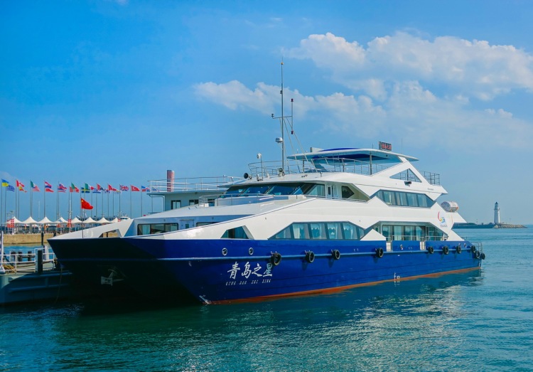 海上观光再添新生力量 "青岛旅游002"游船五一正式启用