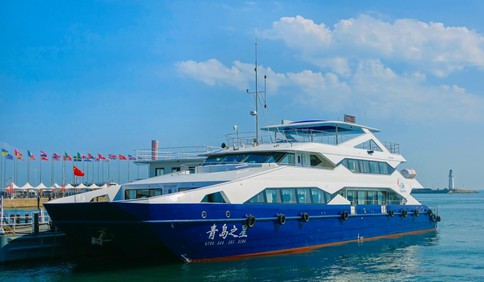 海上观光再添新生力量 “青岛旅游002”游船五一正式启用