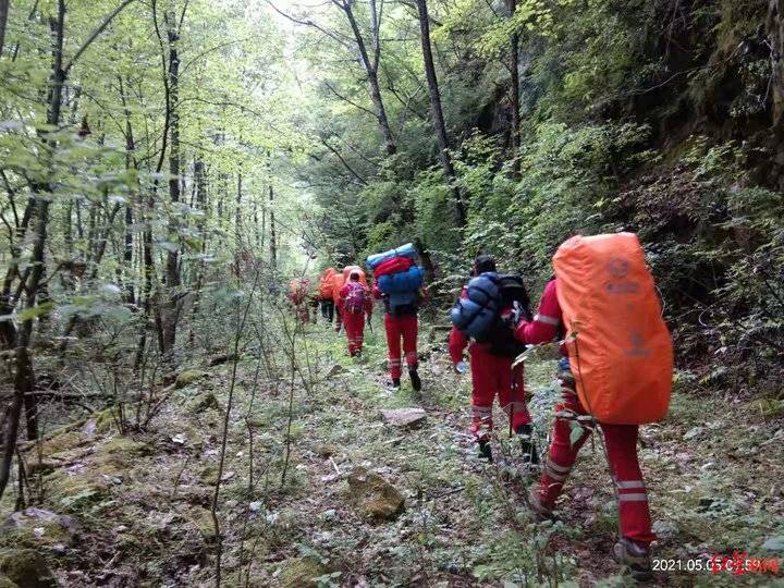 13名驴友非法穿越秦岭鳌太线1人失联