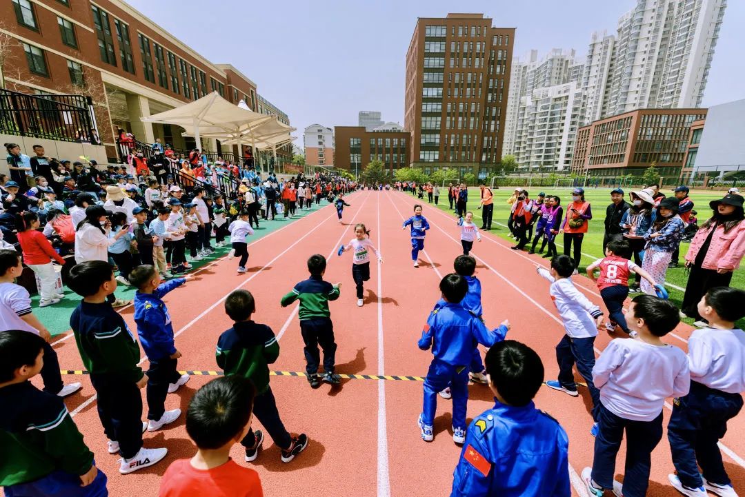 蓝天下绘就最美的图画2021年海信小学春季运动会成功举办