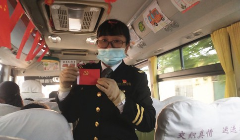“校車媽媽”講黨史