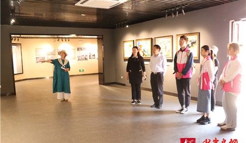 青島西海岸新區交通局：紀念館里學黨史 紅土地上悟初心