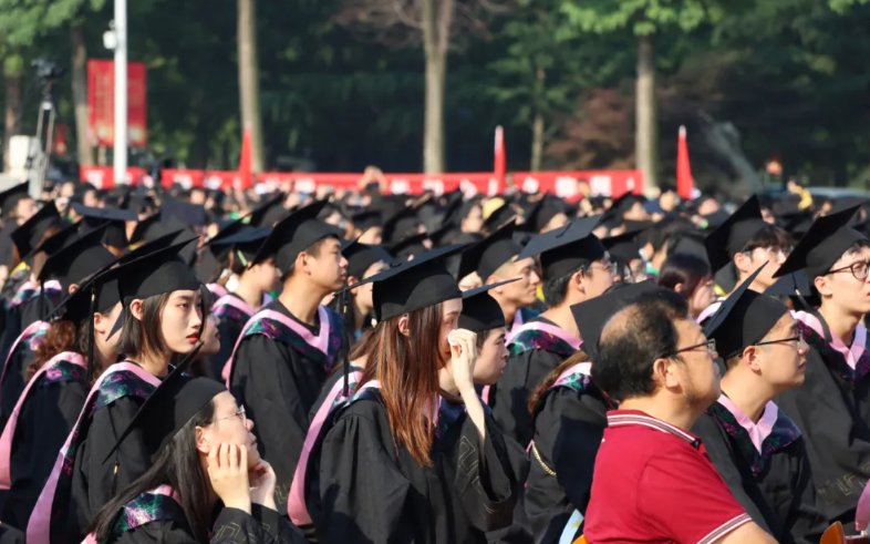 感恩相遇期待重逢青岛农业大学送别8342名毕业生